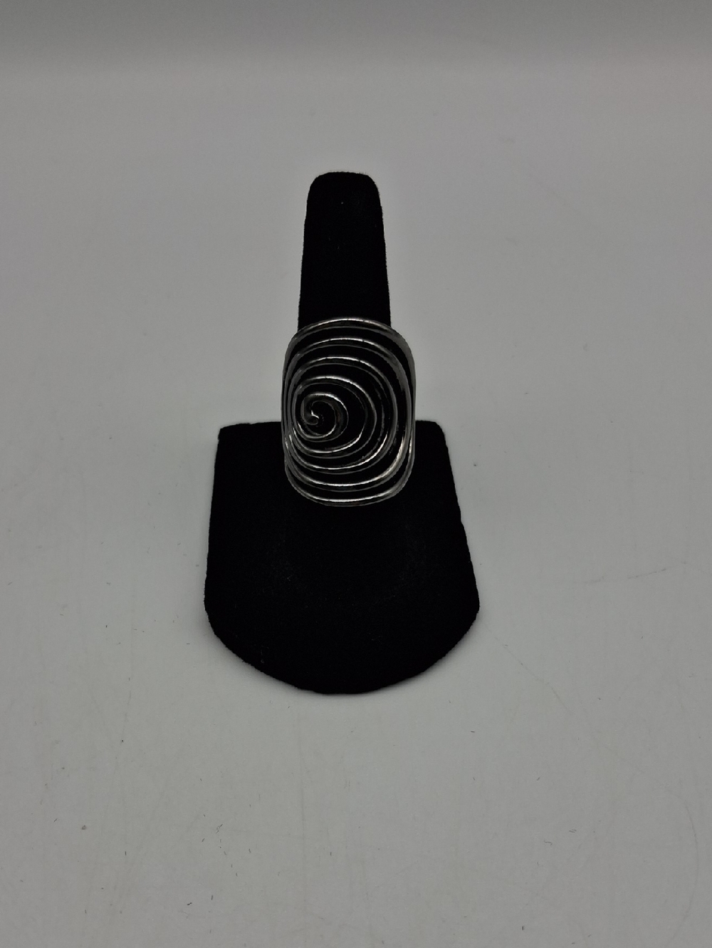 "Groovy" Gun Metal Ring By Premier Design Size 5